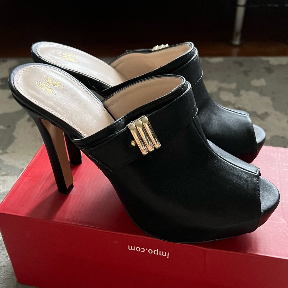 Victoria’s Secret black heels